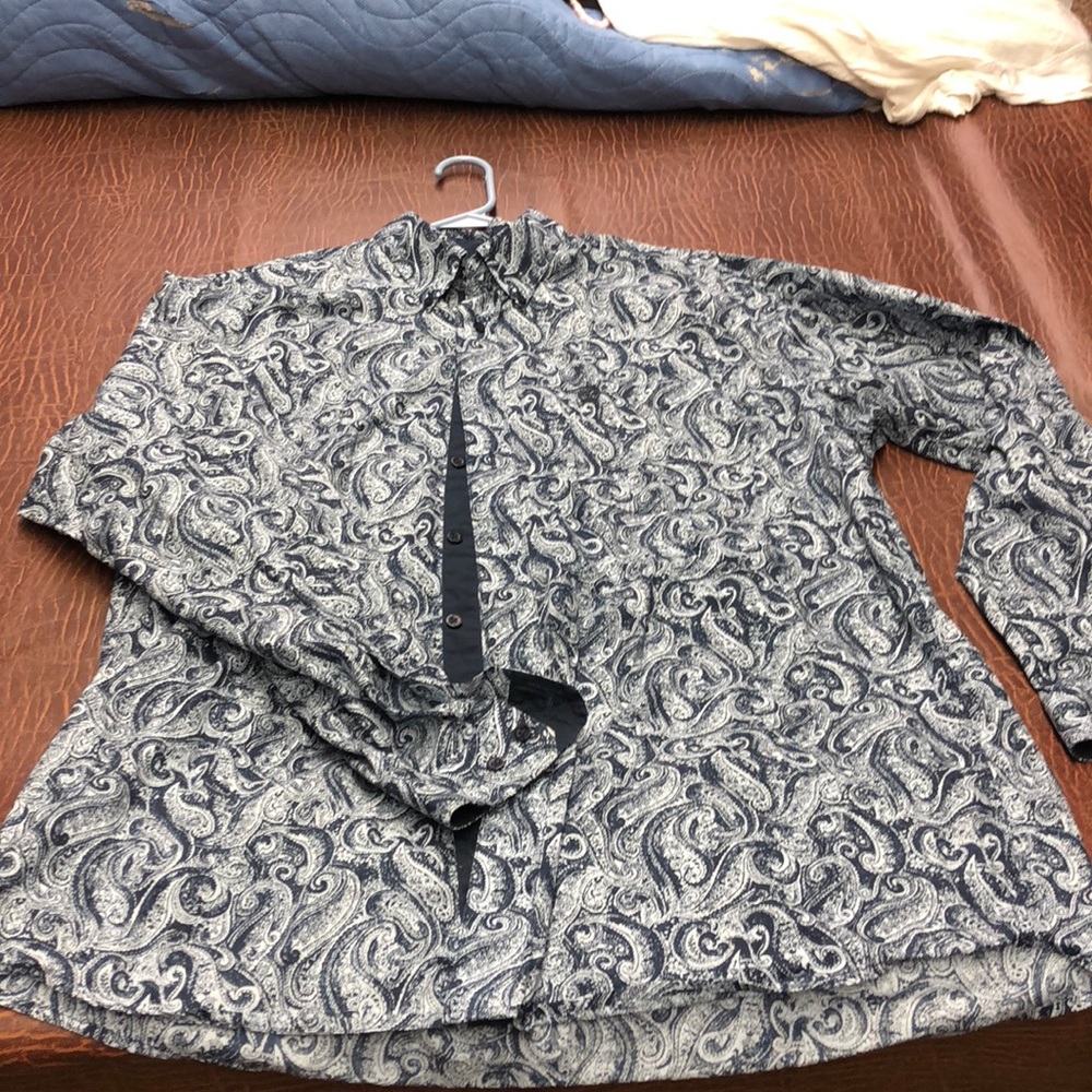 Blue paisley Men’s Cinch shirt L
